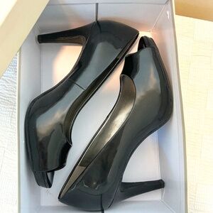 Bandolino BDRAINAA Black Patent Leather Peep Toe, Size 8